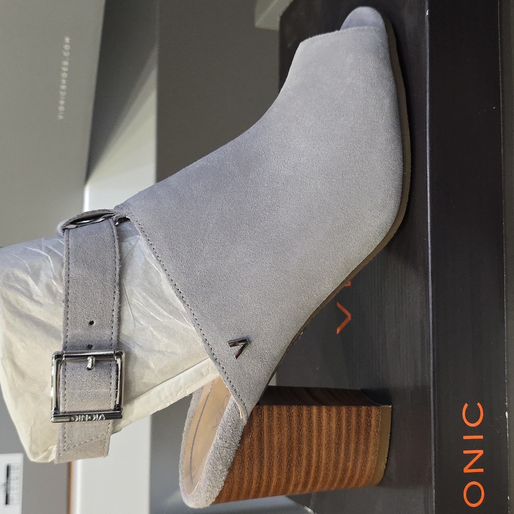 NEW Vionic Perk Kaia in LIGHT GREY